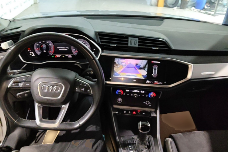 Audi Q3 2023 car image #10