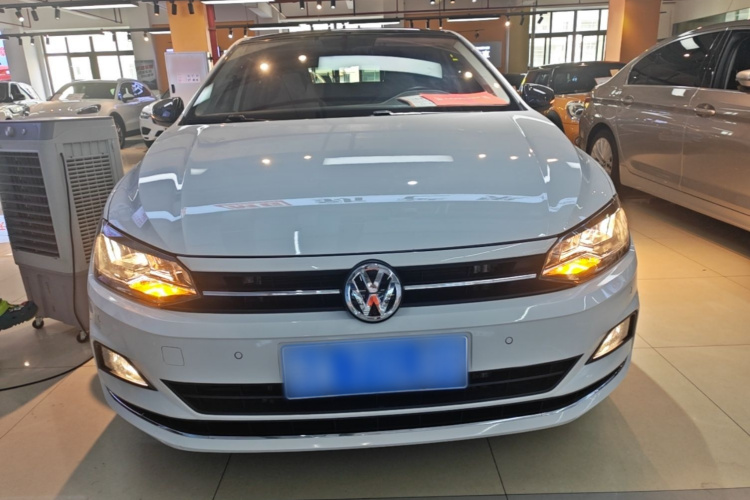 Volkswagen Polo 2020 car image #3