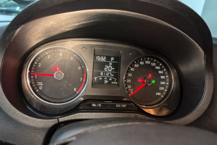 Volkswagen Polo 2016 car image #12