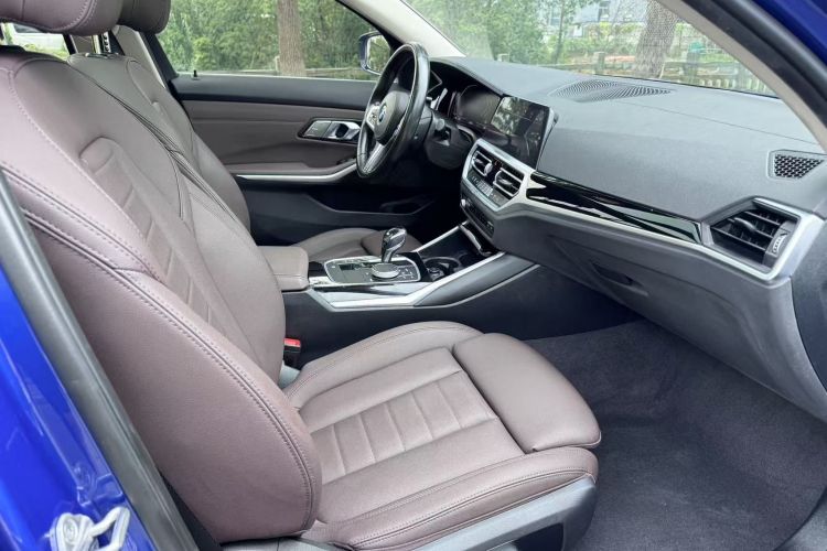 BMW 3 Series 2021 car image #20