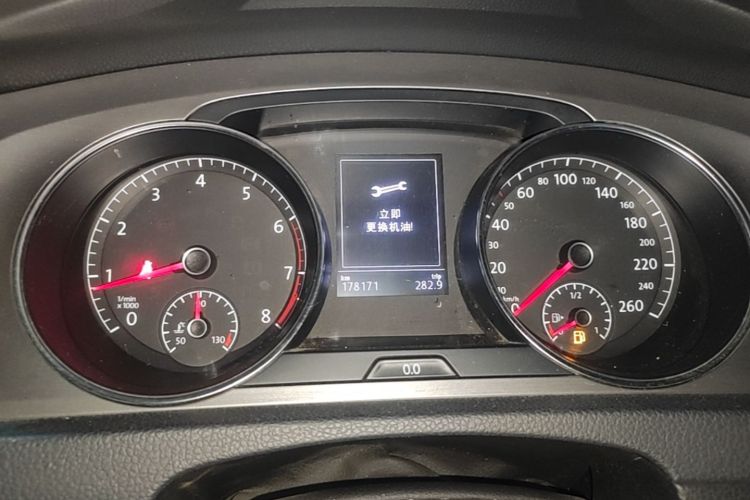Volkswagen Golf 2016 car image #12