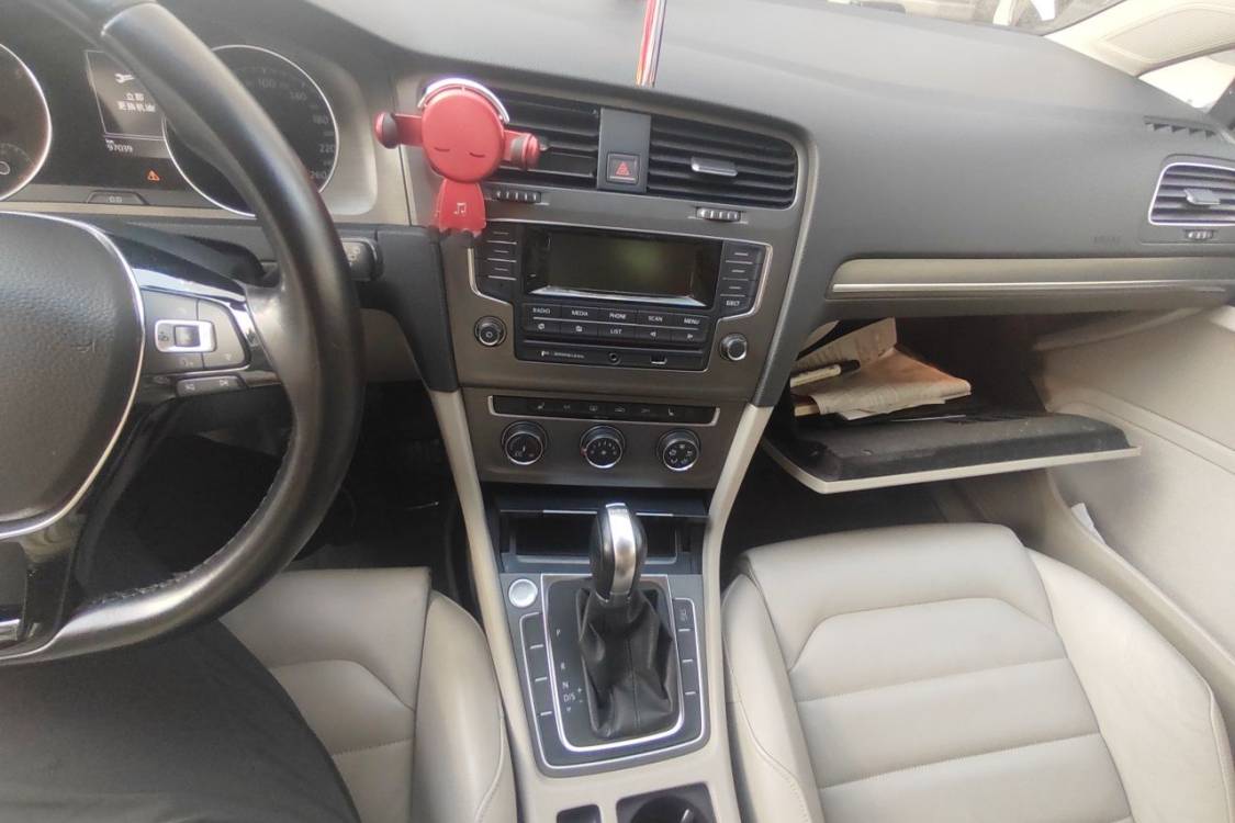 Volkswagen Golf 2015 car image #26