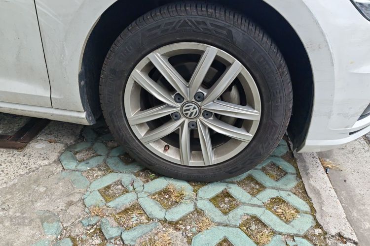 Volkswagen Golf 2019 car image #9