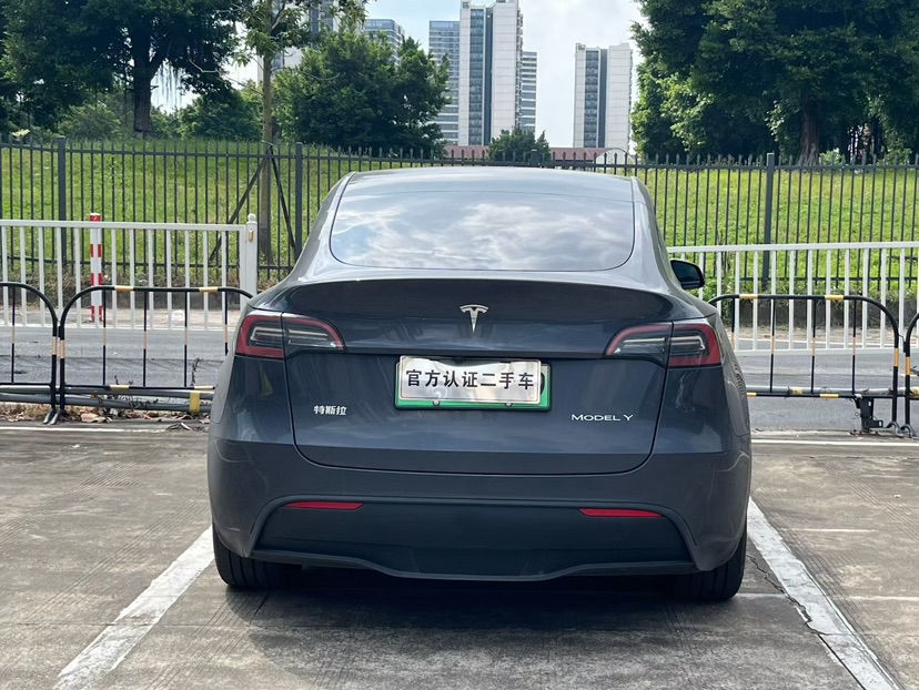 Tesla Model Y 2024 immagine di auto #7