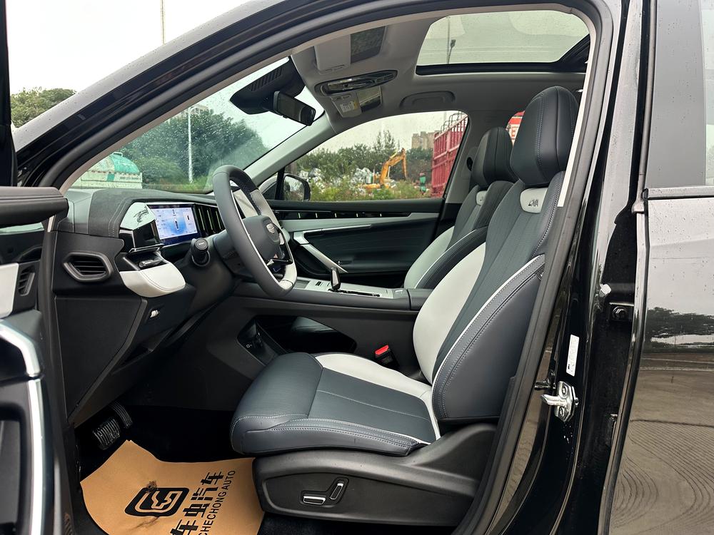 GEELY Boyue L 2024 car image #12