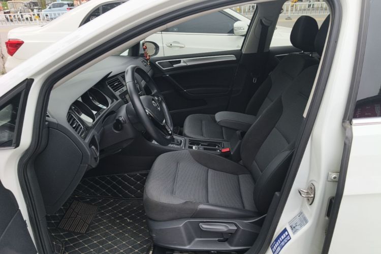 Volkswagen Golf 2020 car image #15