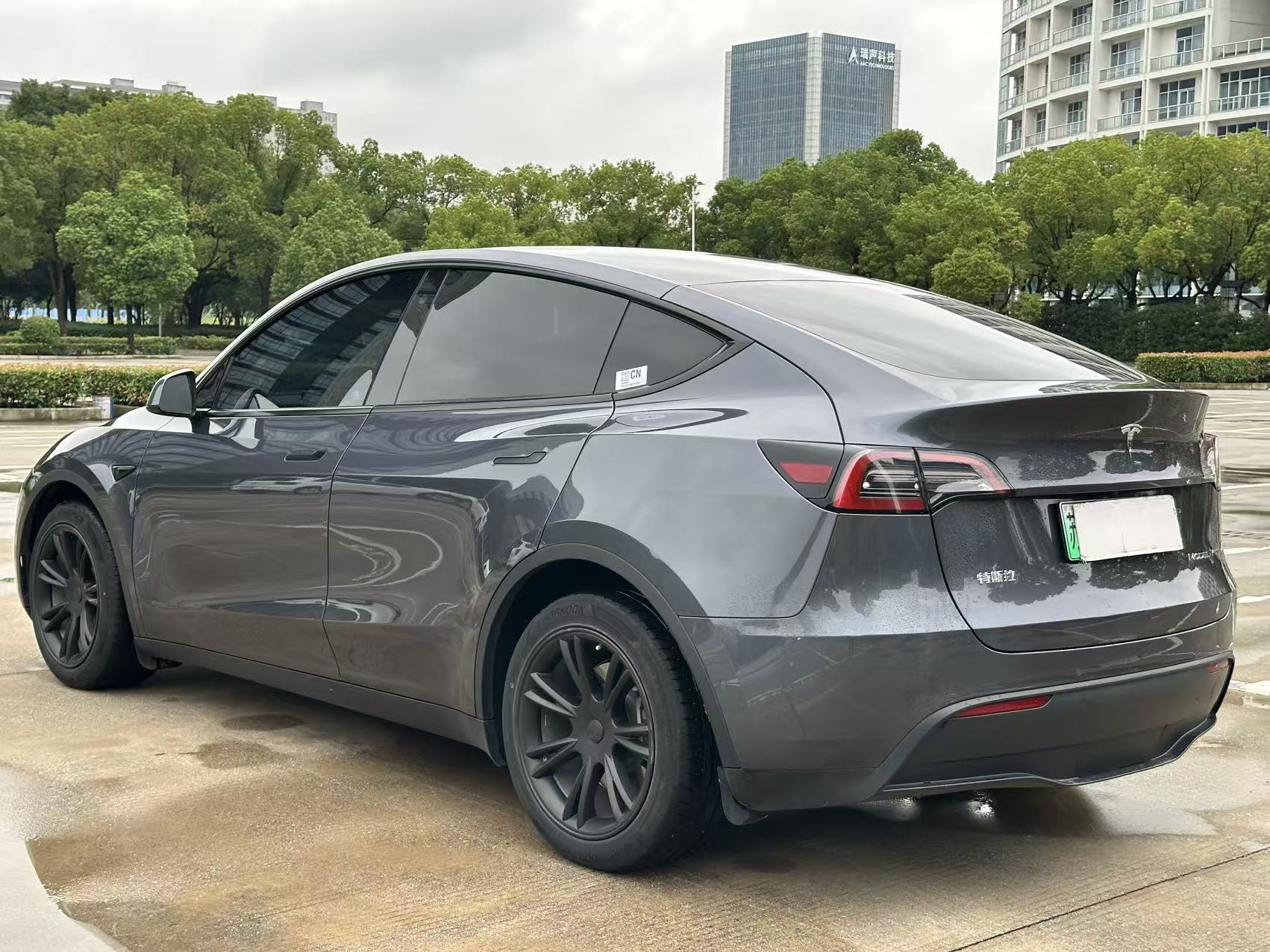 Tesla Model Y 2023 car image #8