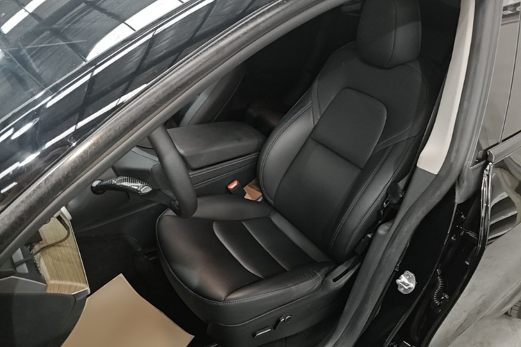 Tesla Model Y 2023 car image #15