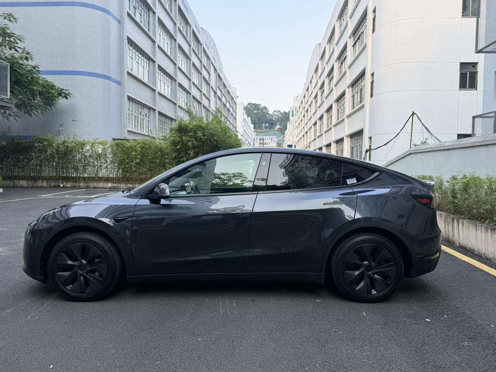 Tesla Model Y 2024 #4 Tesla Model Y 2024 car image #4