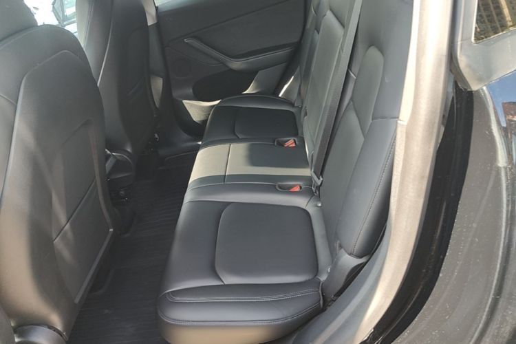 Tesla Model Y 2022 car image #17