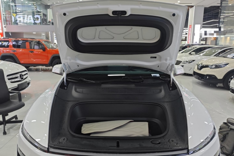 Tesla Model Y 2025 #20 Tesla Model Y 2025 car image #20
