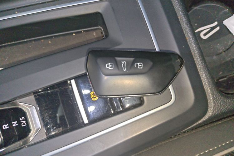 Volkswagen Golf 2023 car image #9