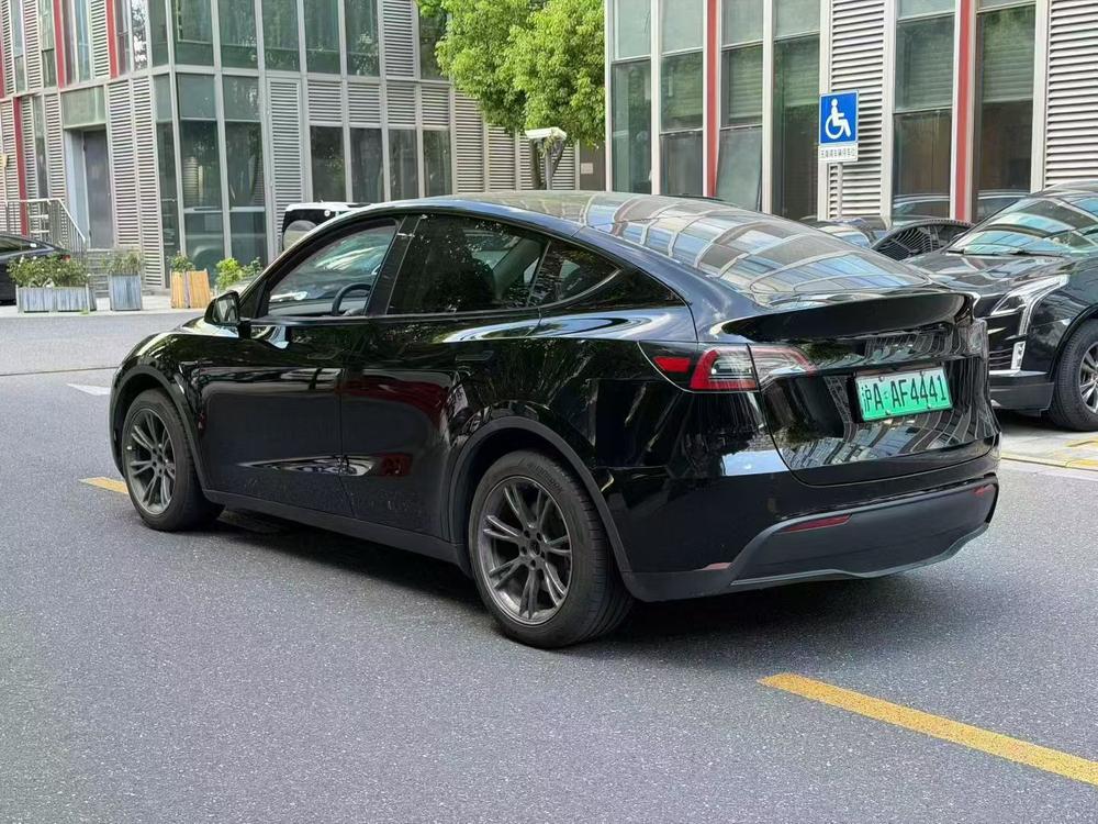 Tesla Model Y 2023 صورة سيارة #4