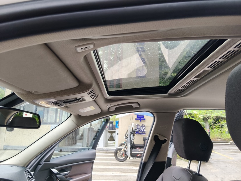 BMW 3 Series 2018 car image #5