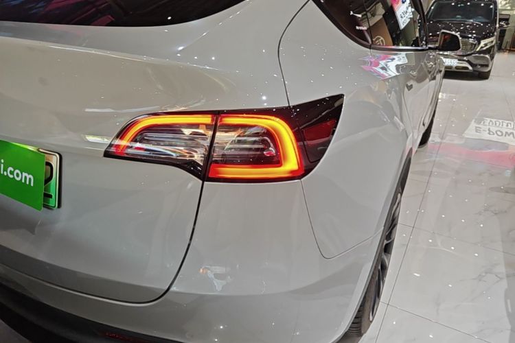 Tesla Model Y 2021 #8 Tesla Model Y 2021 car image #8