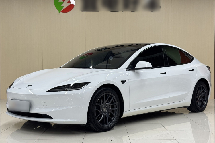 Tesla Model 3 2024 car image #2