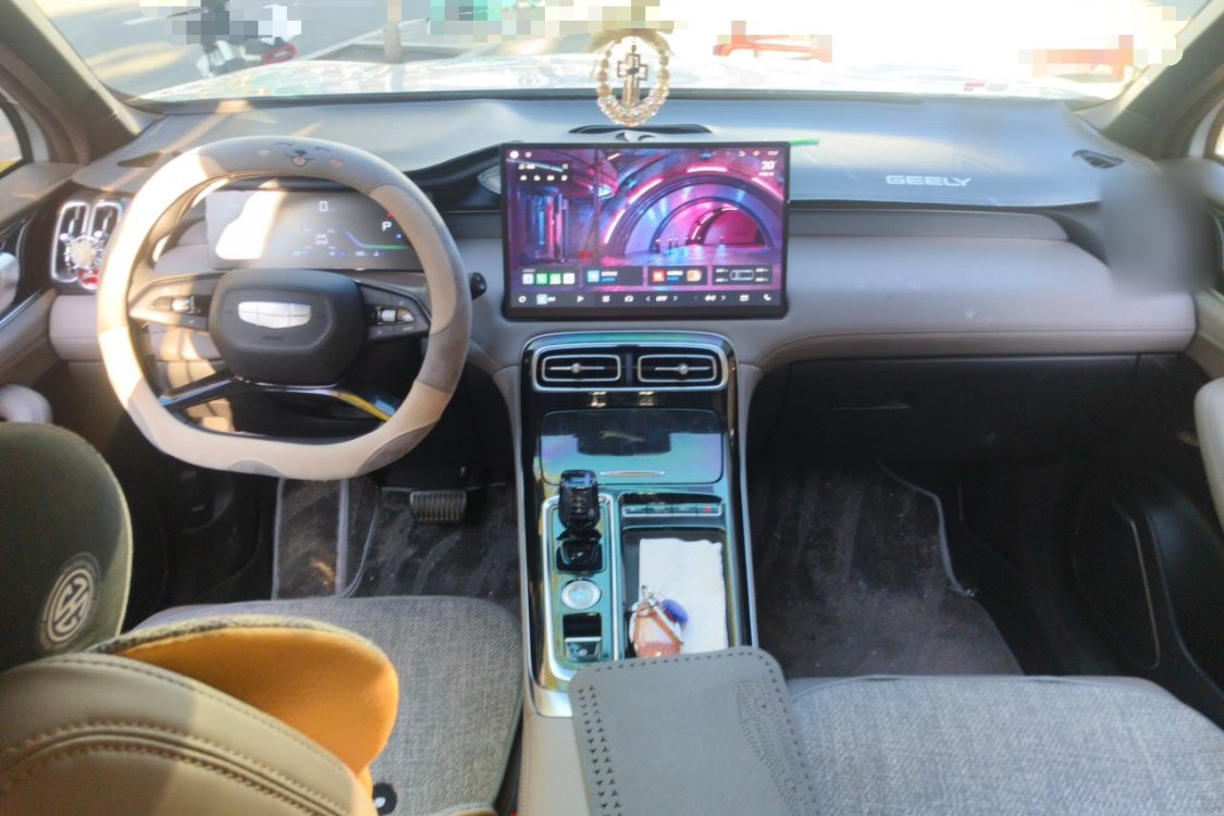 GEELY Boyue L 2025 car image #21