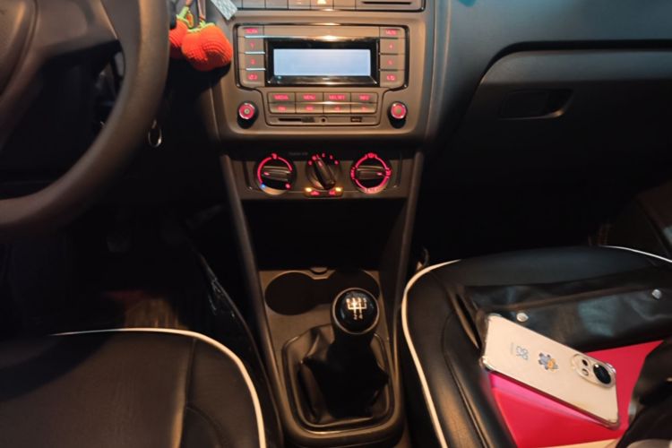 Volkswagen Polo 2016 car image #14