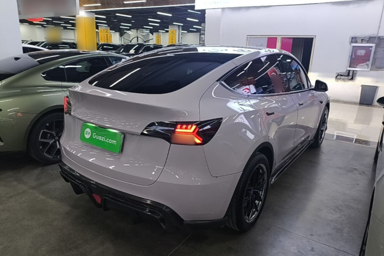 Tesla Model Y 2022 car image #7