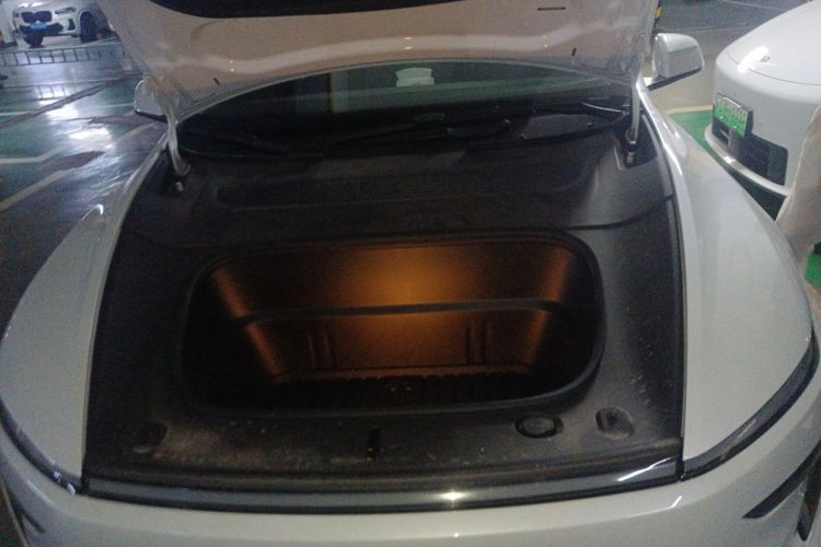 Tesla Model Y 2025 #18 Tesla Model Y 2025 car image #18