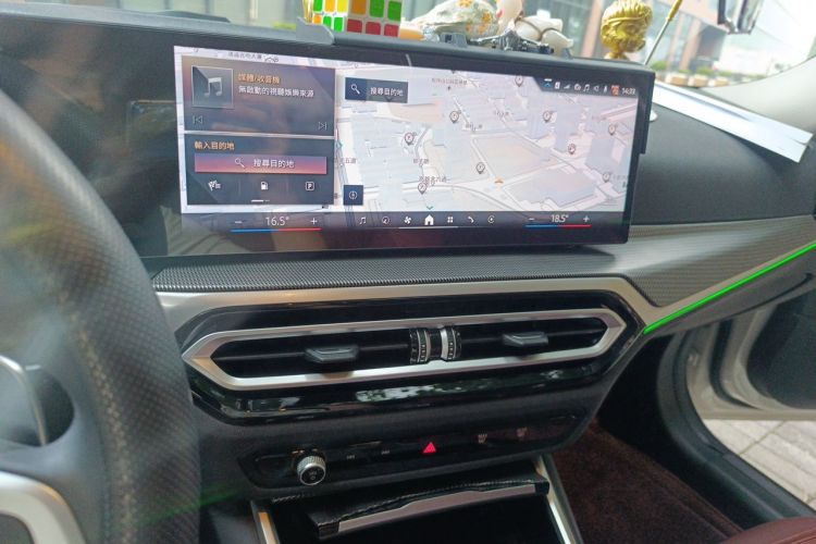 BMW 3 Series 2024 immagine di auto #13