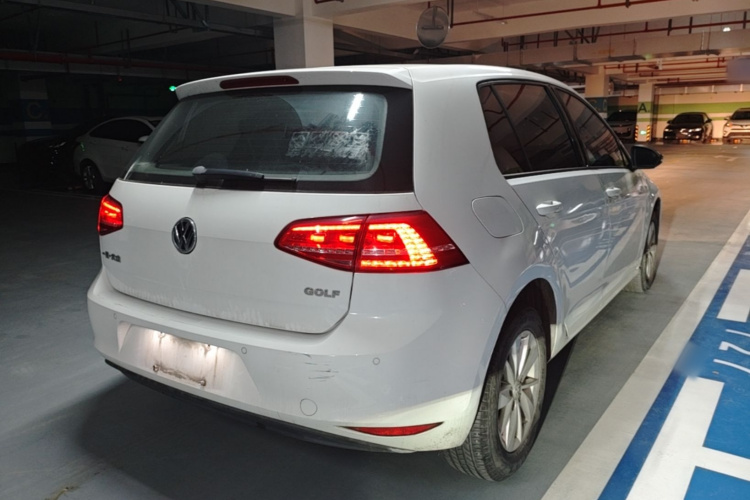 Volkswagen Golf 2017 car image #7