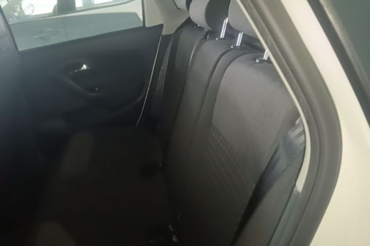 Volkswagen Polo 2016 car image #13
