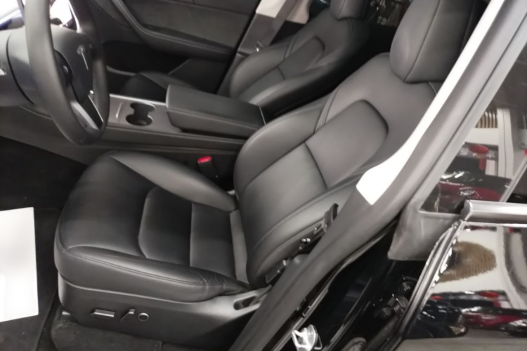 Tesla Model Y 2023 car image #15