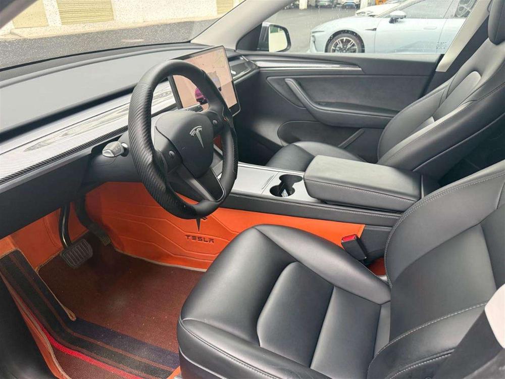 Tesla Model Y 2024 car image #11