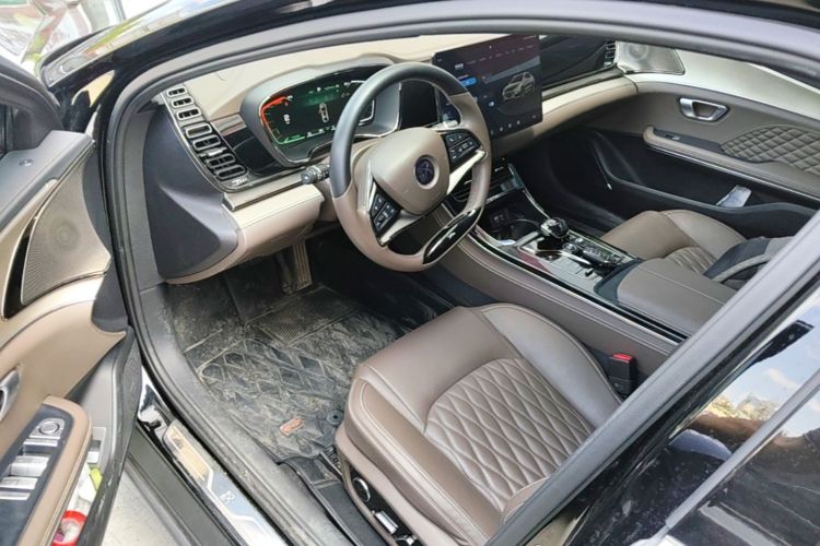 BYD Han 2023 car image #16