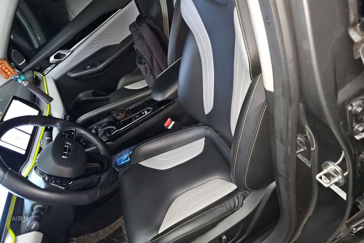 GEELY Coolray 2022 car image #17
