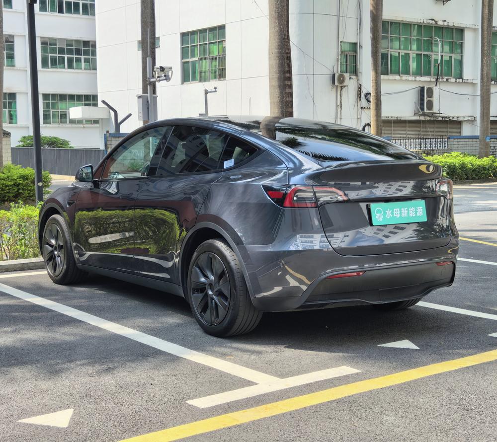 Tesla Model Y 2024 #4 Tesla Model Y 2024 car image #4