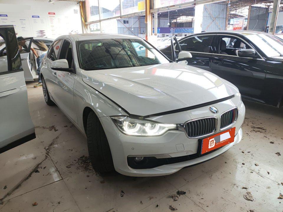 BMW 3 Series 2018 immagine di auto #2