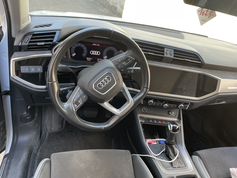 Audi Q3 2021 car image #8