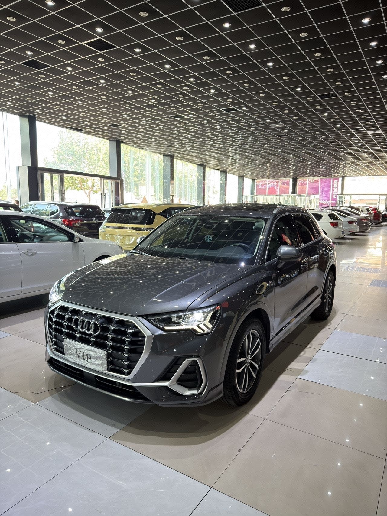 Audi Q3 2022 car image 