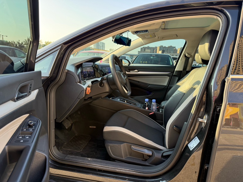 Volkswagen Golf 2022 car image #6
