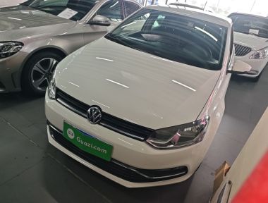 Volkswagen Polo 2015 car image 
