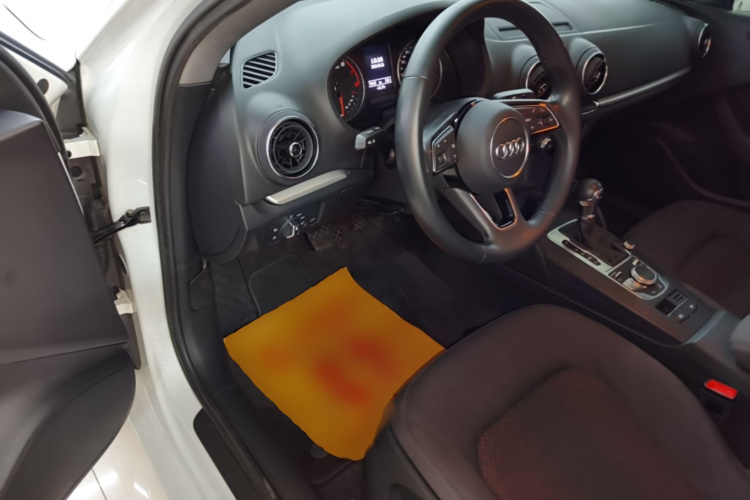 Audi A3 2018 car image #12