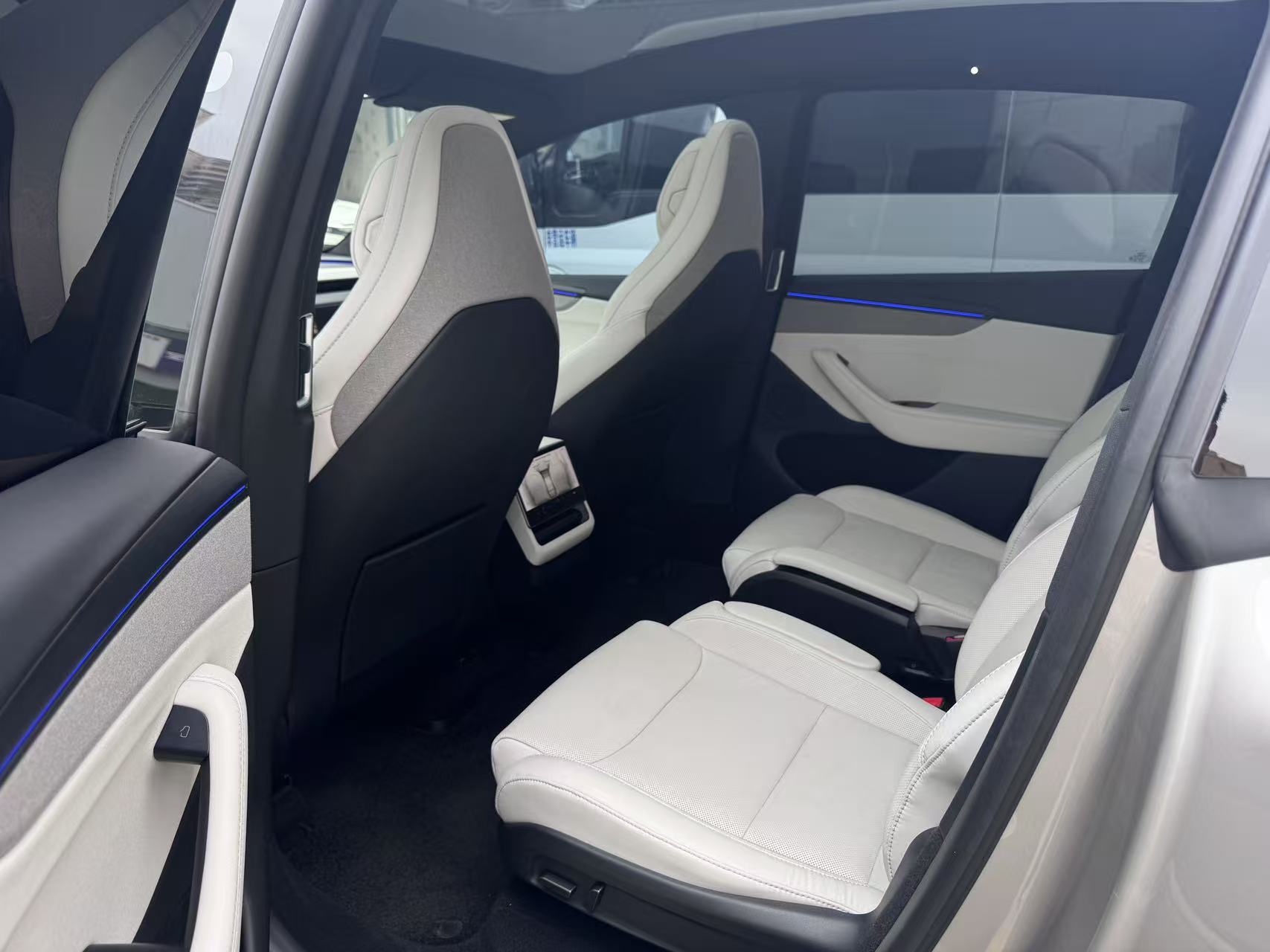 Tesla Model Y L 2026 #7 Tesla Model Y L 2026 immagine di auto #7