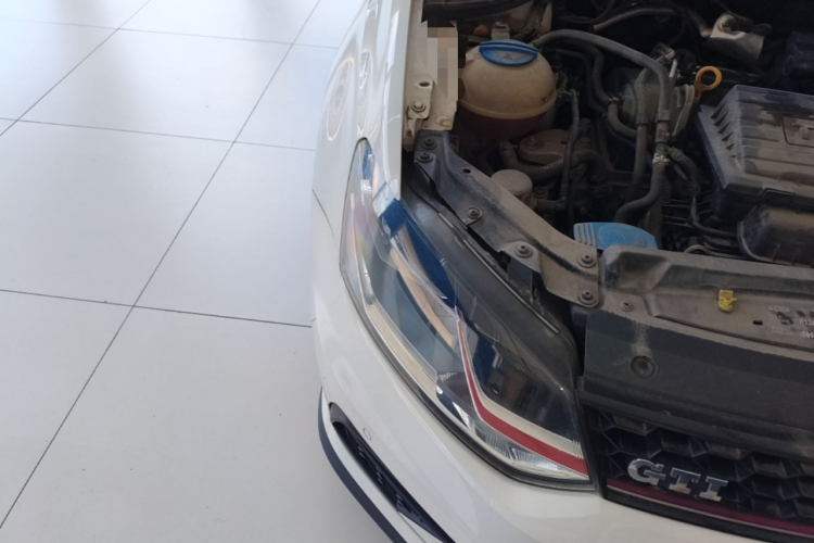 Volkswagen Polo 2016 car image #8