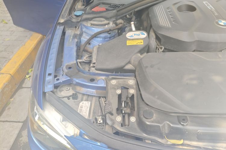 BMW 3 Series 2018 car image #29