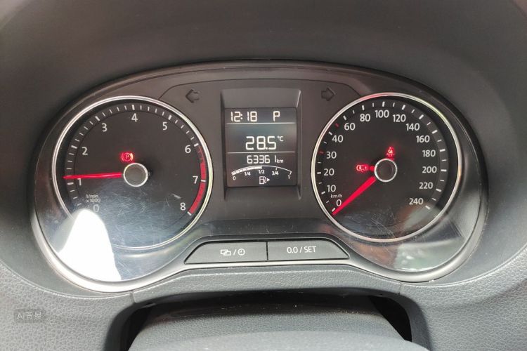 Volkswagen Polo 2016 car image #14