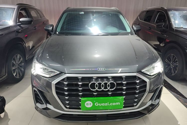 Audi Q3 2023 car image #3