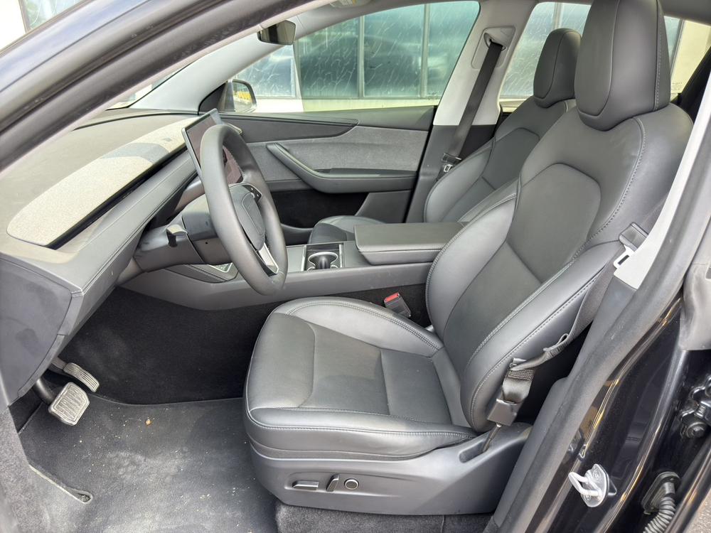Tesla Model Y 2025 #8 Tesla Model Y 2025 car image #8