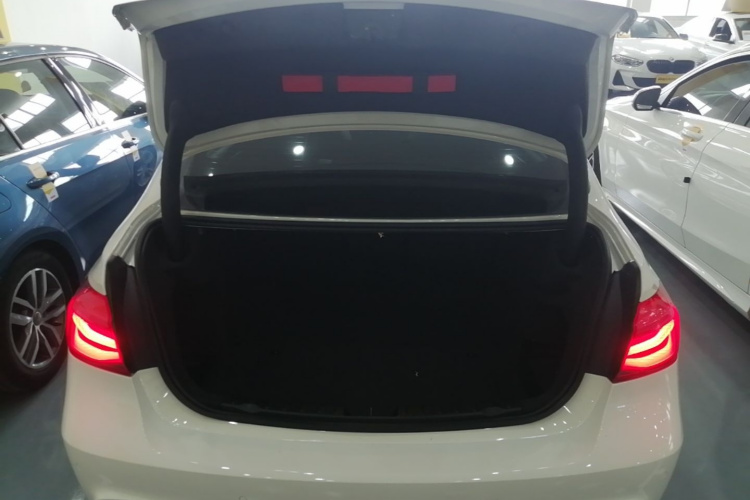 BMW 3 Series 2017 car image #19