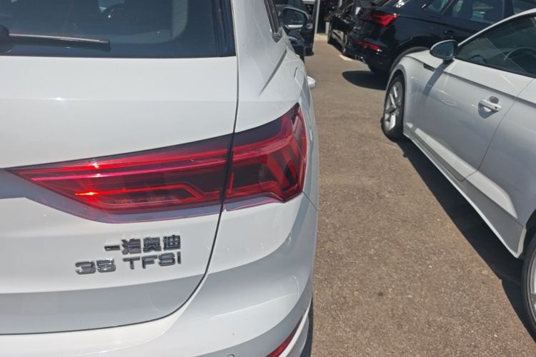Audi Q3 2024 car image #8