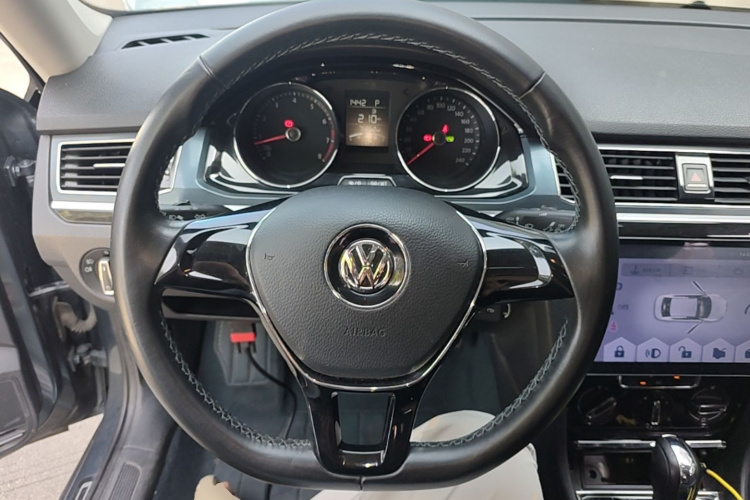 Volkswagen Bora 2017 car image #11
