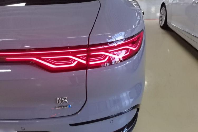 BYD Han 2025 #8 BYD Han 2025 car image #8
