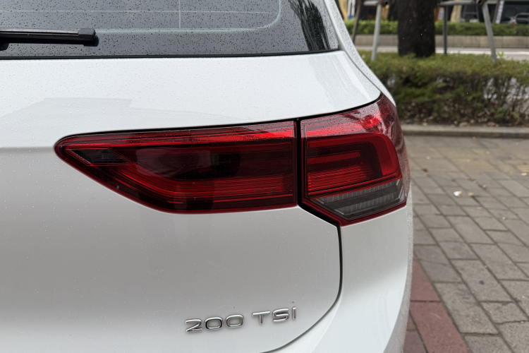 Volkswagen Golf 2021 car image #6