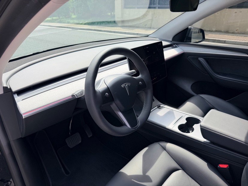 Tesla Model Y 2023 #4 Tesla Model Y 2023 car image #4